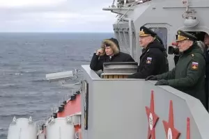 Путин наблюдава лично учение и ракетни стрелби в Черно море 