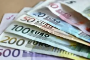 Закон за въвеждане на еврото определя как ще се преизчисляват цените