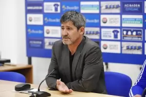 Костов остава треньор на "Левски" поне още 3-4 дни