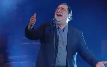 Почина известният гръцки певец Василис Карас